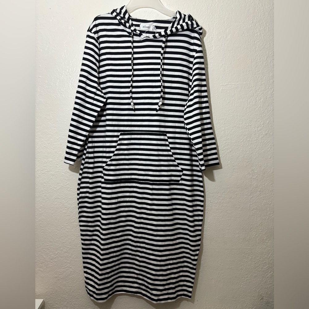 Classic Black and White Striped Long Sleeve Dress‎